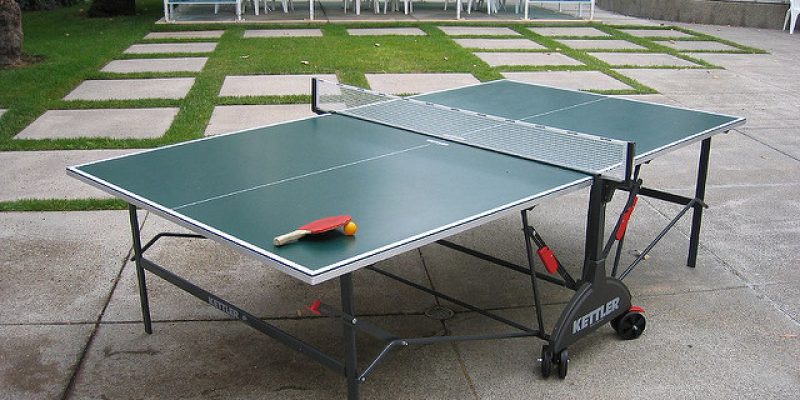 El gran dilema: mesa de ping pong de interior o de exterior